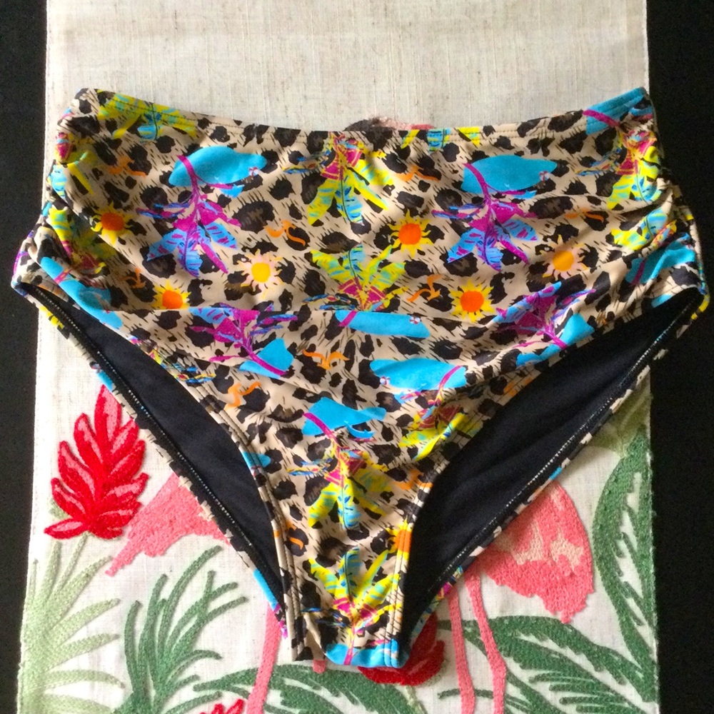 🆕 Highwaisted Ruched Bathing Suit Bottom 🦋🐆🌼 - Picture 2 of 3
